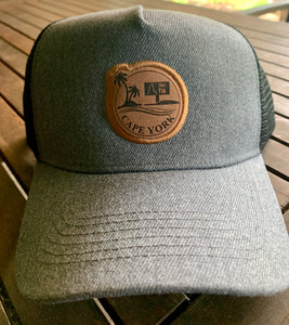 Charcoal Heathered Cap with Tip Scene design
